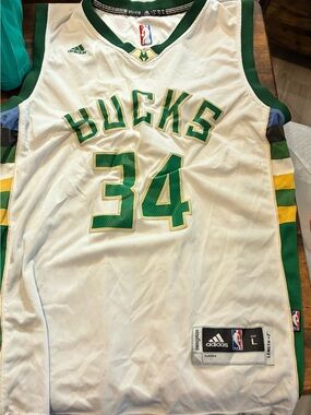 adidas White and Green Giannis Bucks #34 Basketball Jersey Size Large